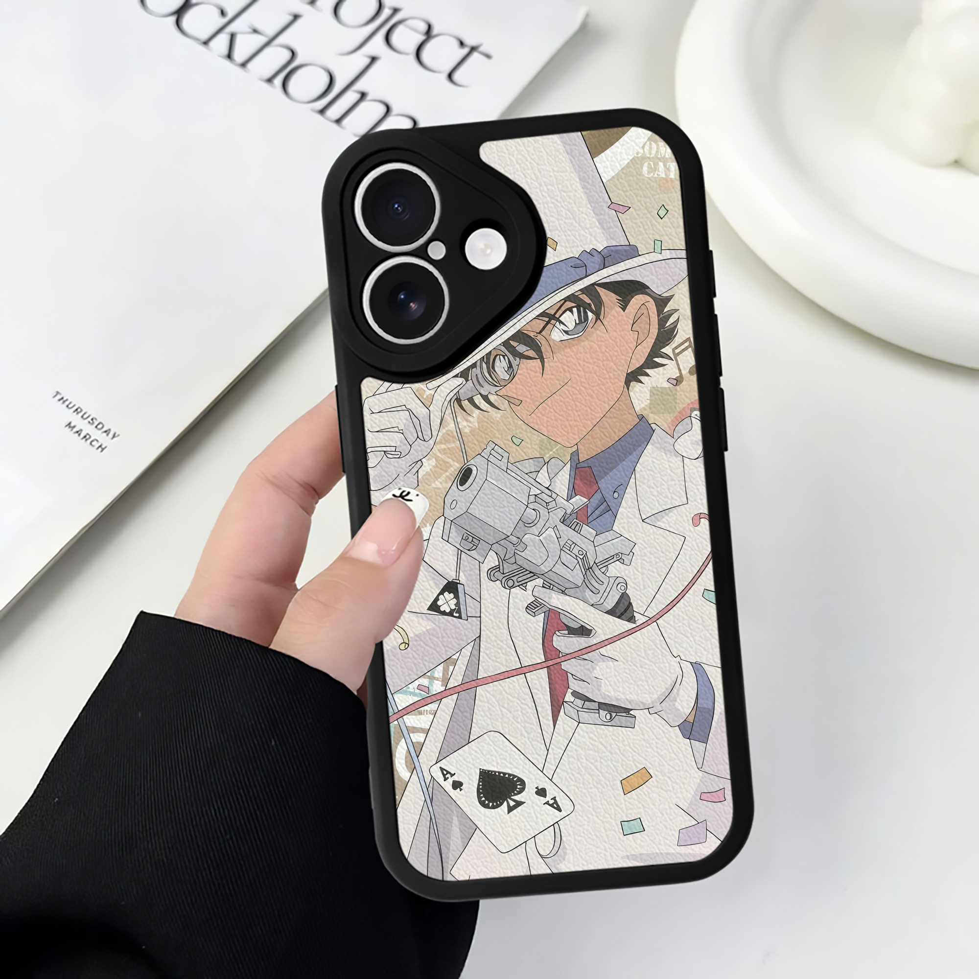 （画像用） 名探偵コナン Detective Conan 【iPhone 16シリーズ対応】シリコンスマホケース（レザー調） 材質：シリコン